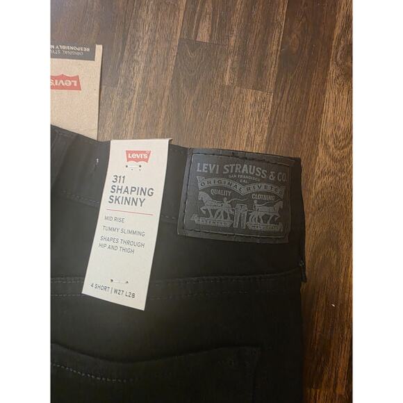 Levi's Women's 311 Shaping Skinny Jeans Size 4 Short W27 X L28 Black MSRP $59.50 - Picture 7 of 8